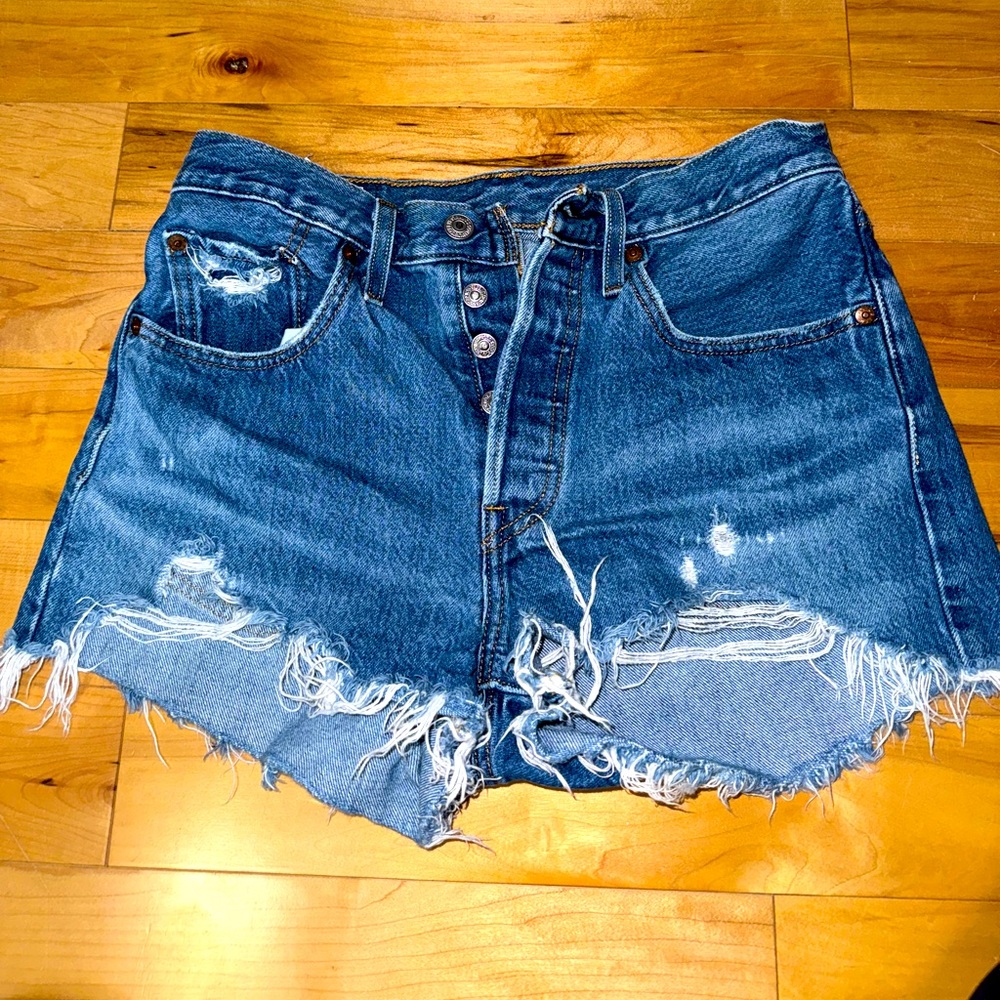 LEVI denim shorts size 26